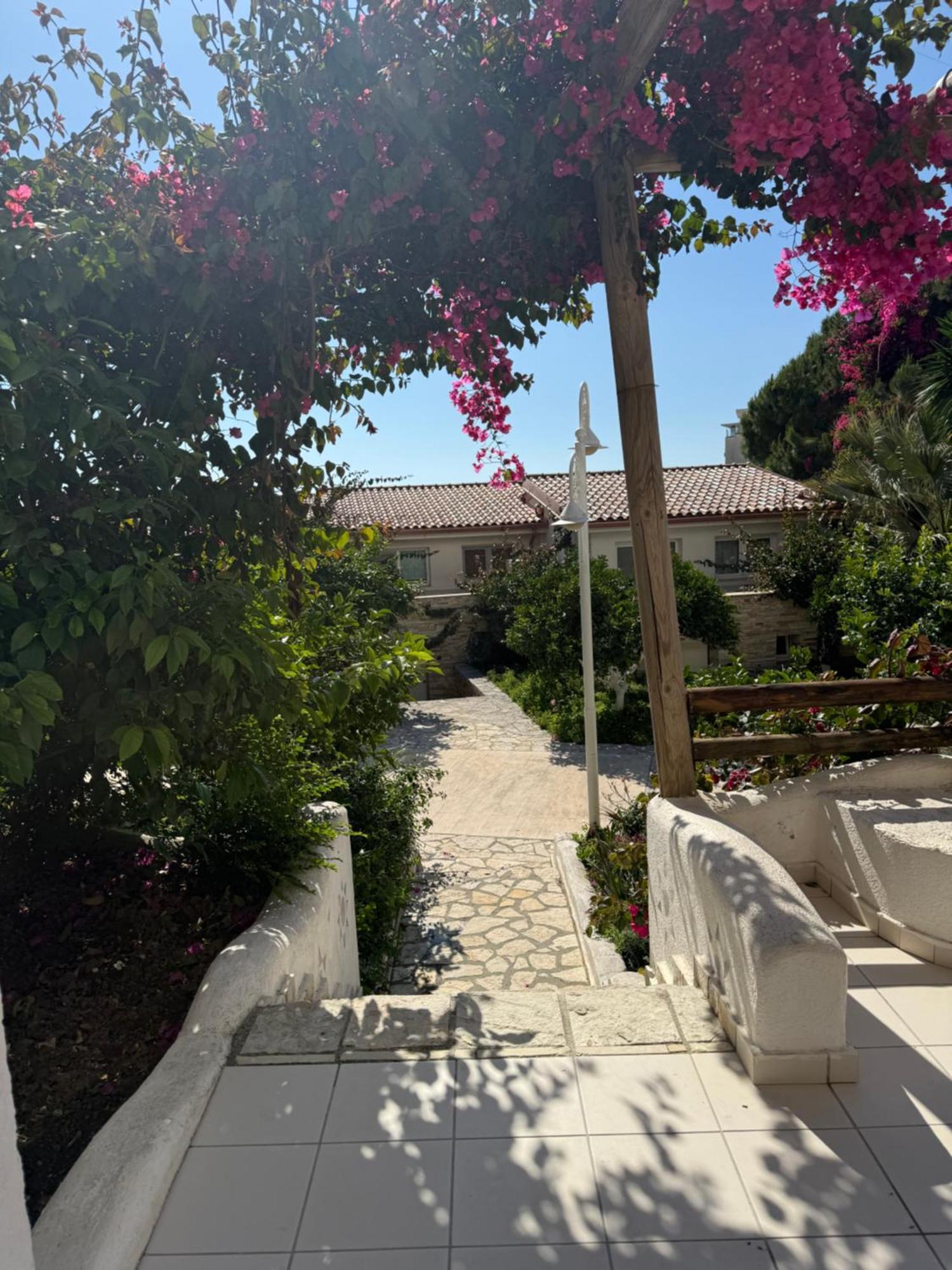 布干维尔湾贝拉维斯塔公寓 Sarandë 外观 照片